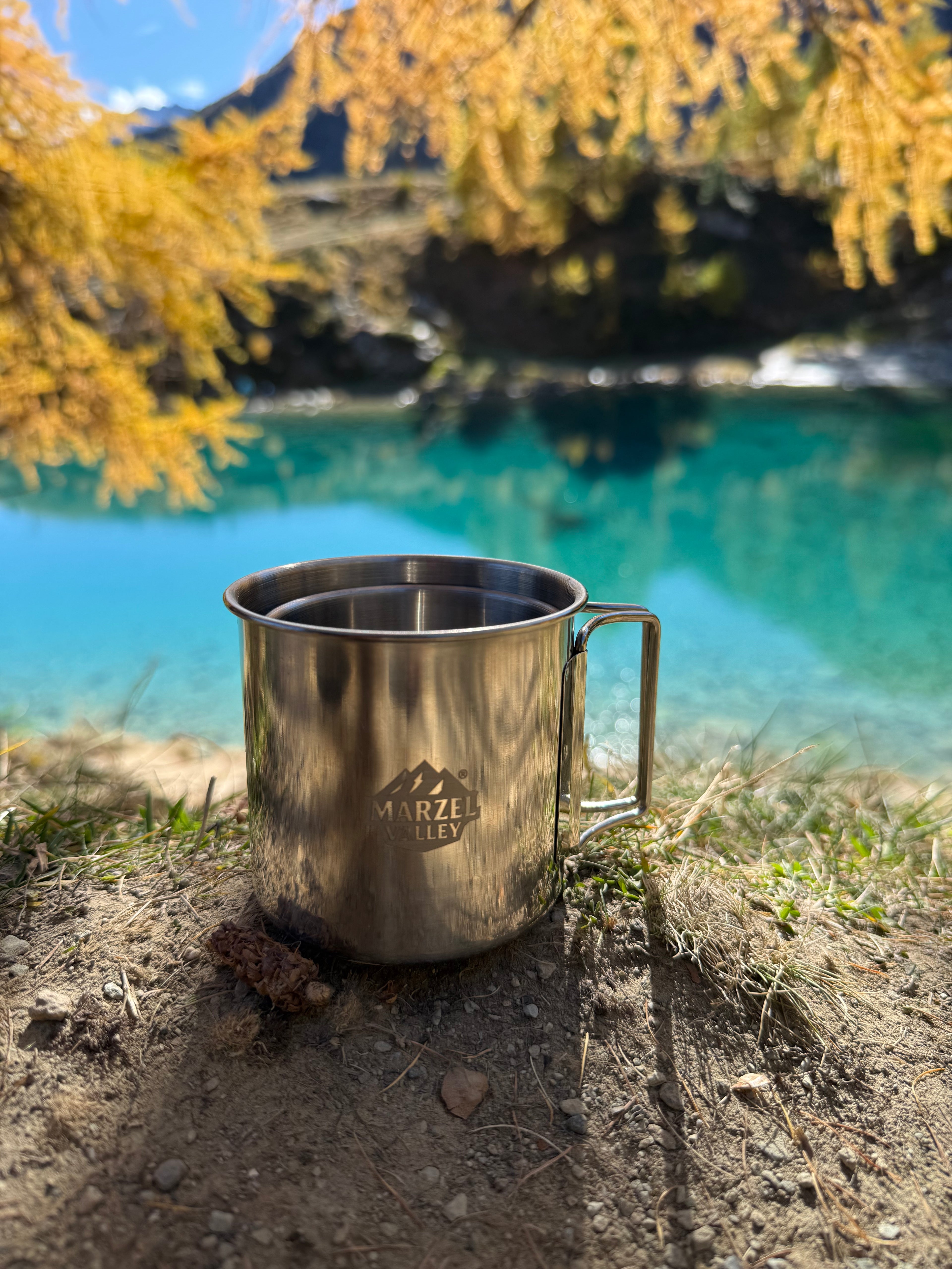 MarzelValley Edelstahltasse im Outdoor-Einsatz beim Wandern und Reisen